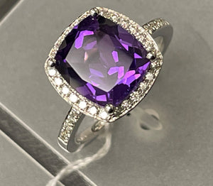 18K White Gold Amethyst Diamond Ring