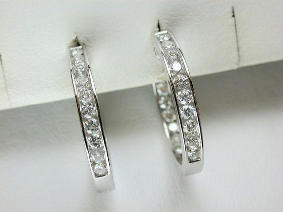 18K White Gold Diamond Earring