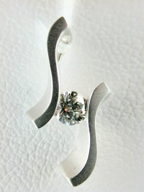 18K White Gold Diamond Pendant