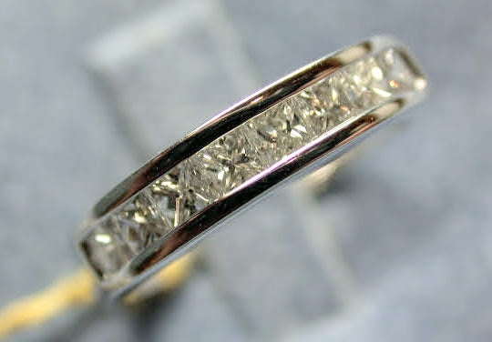 18K White Gold Diamond Ring