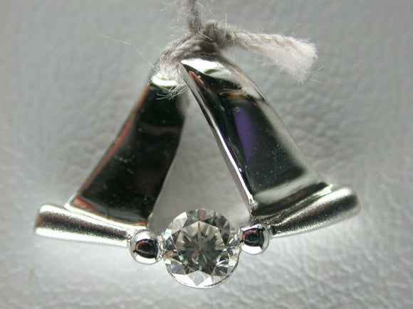 18K White Gold Diamond Pendant